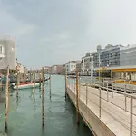 Canal Grande Suite